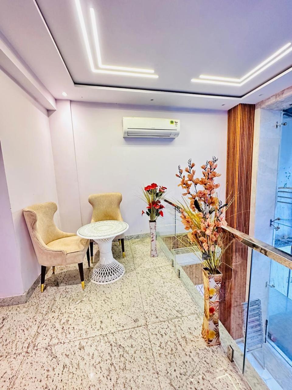 Hotel Mayfair Just A Minute Away From New Delhi Railway Station And Connaught Place מראה חיצוני תמונה